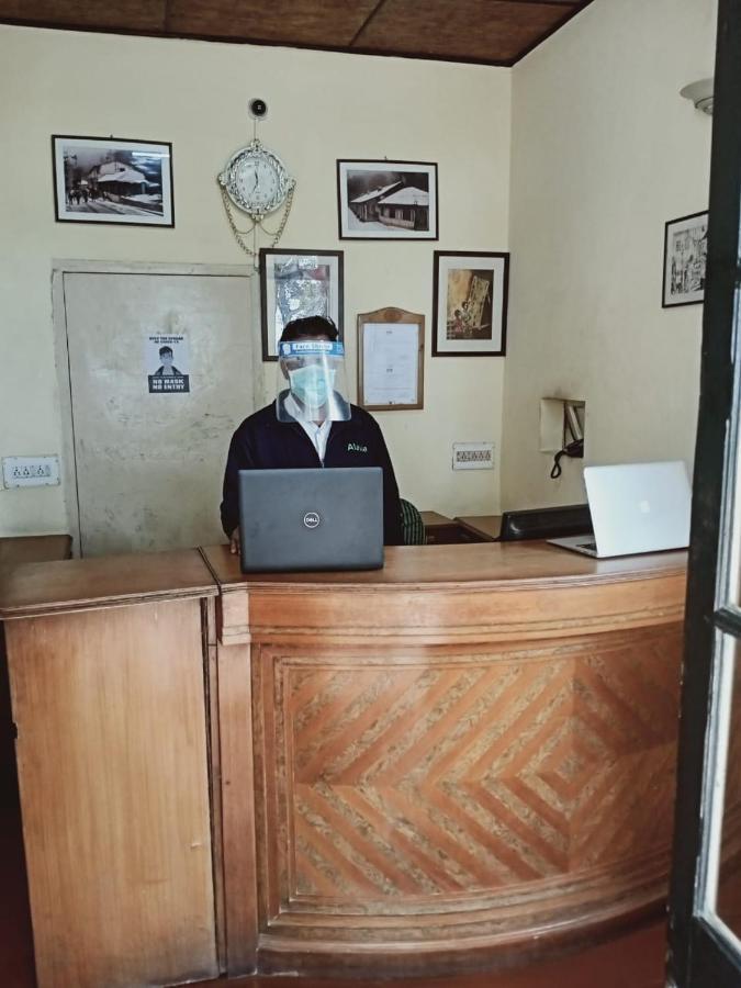 Alasia Hotel Kasauli Esterno foto