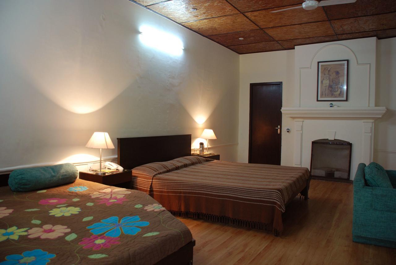 Alasia Hotel Kasauli Esterno foto