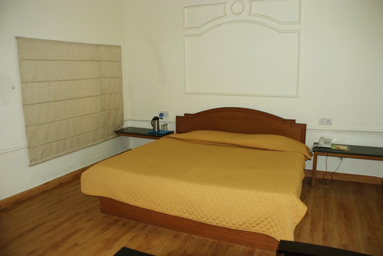 Alasia Hotel Kasauli Esterno foto