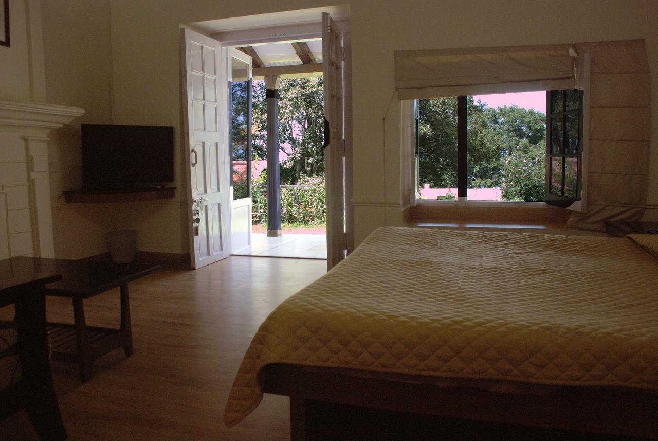 Alasia Hotel Kasauli Esterno foto
