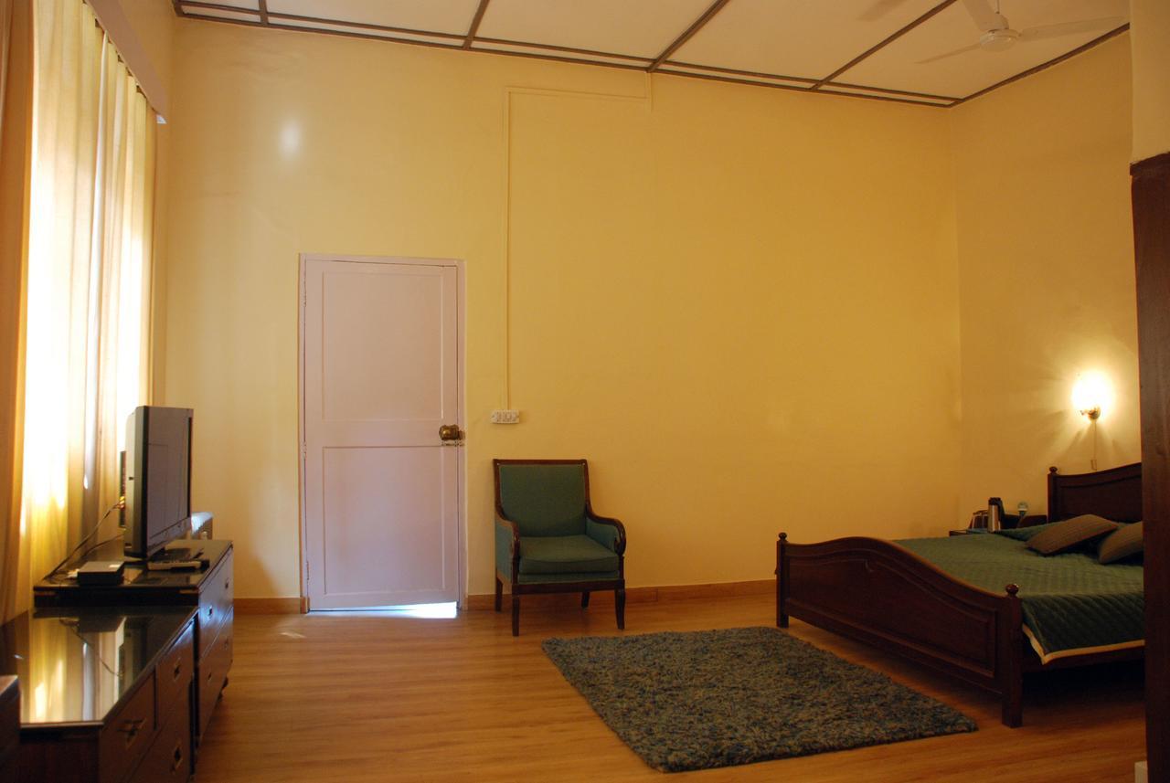 Alasia Hotel Kasauli Esterno foto