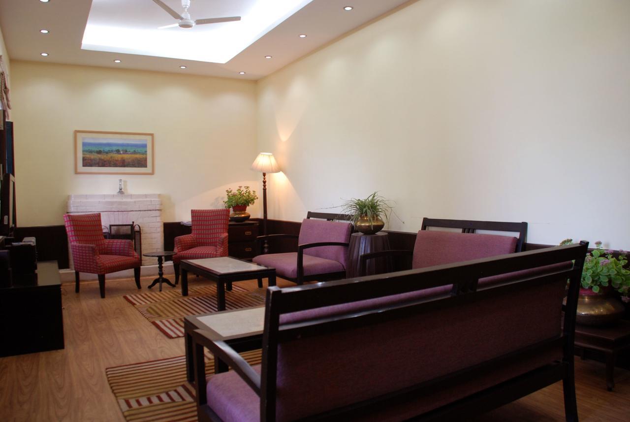 Alasia Hotel Kasauli Esterno foto
